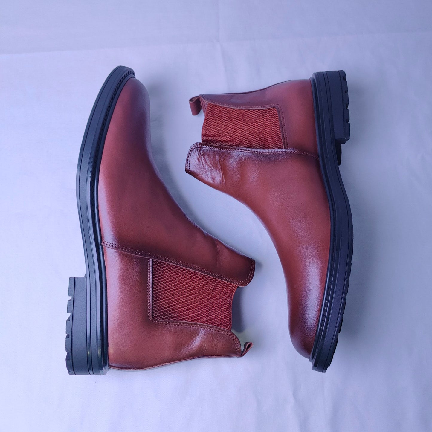 BOTTINE EN CUIR NOIR / TABAC