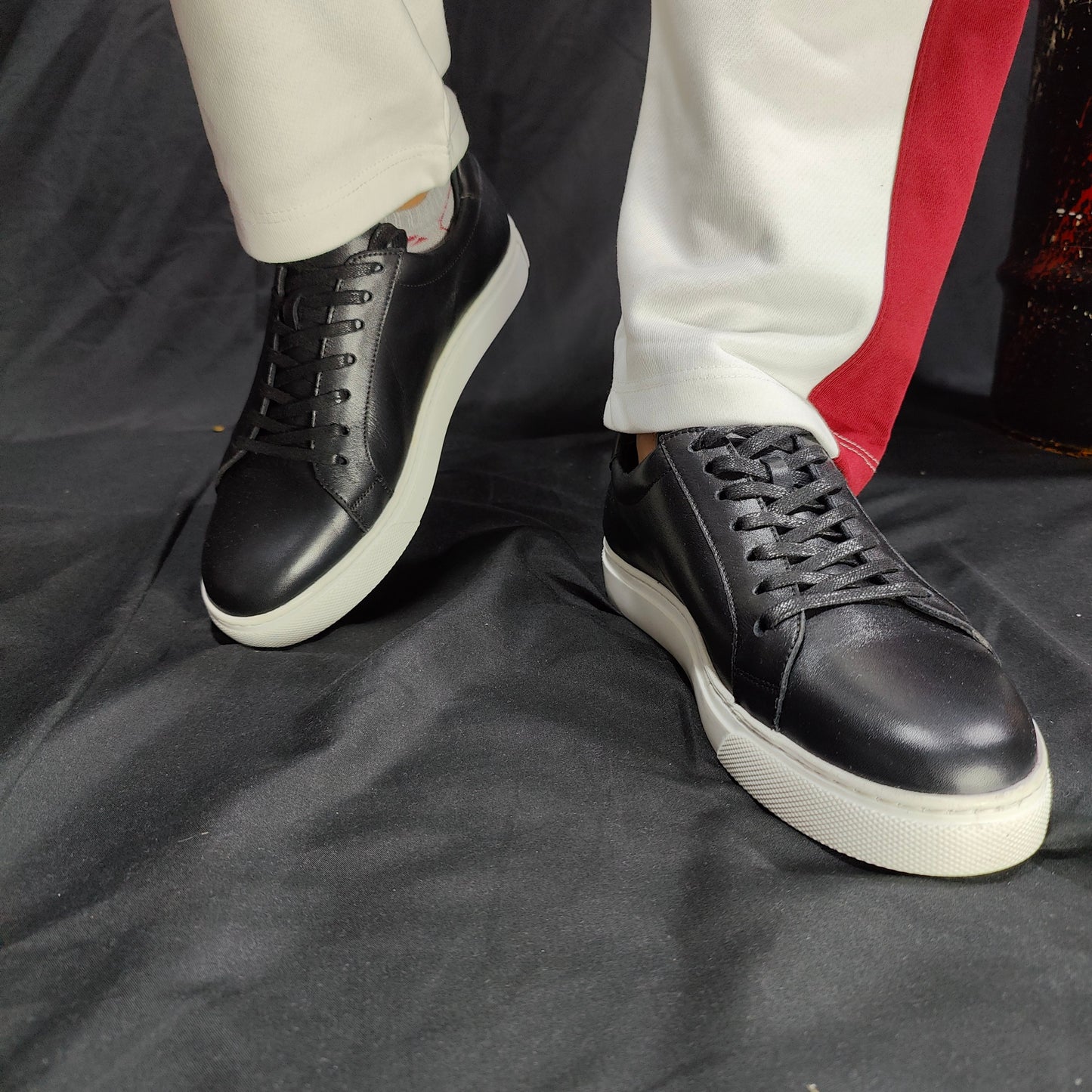 CHAUSSURE SNEAKER MEDICALE EN CUIRE NOIRE ET BLANC