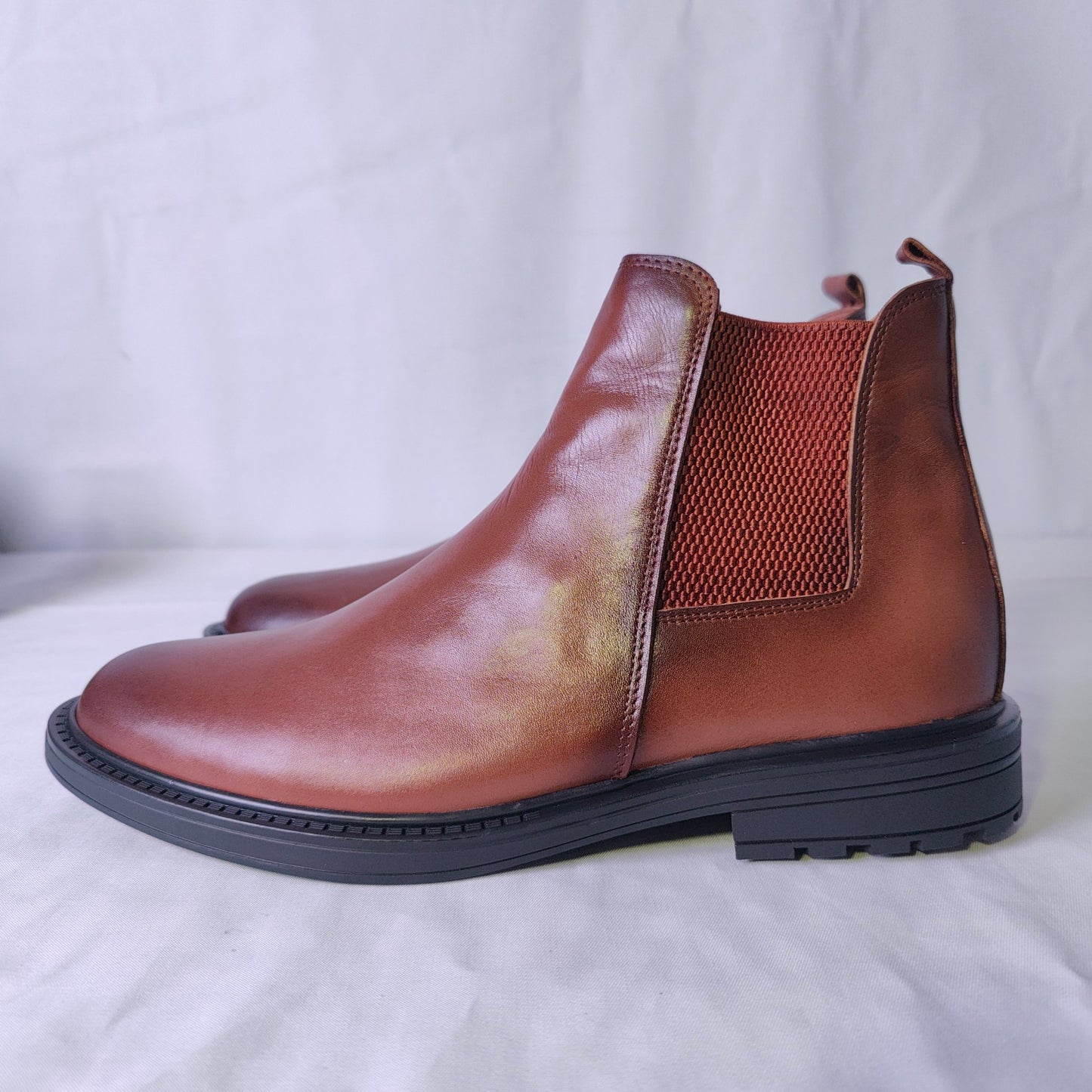 BOTTINE EN CUIR NOIR / TABAC