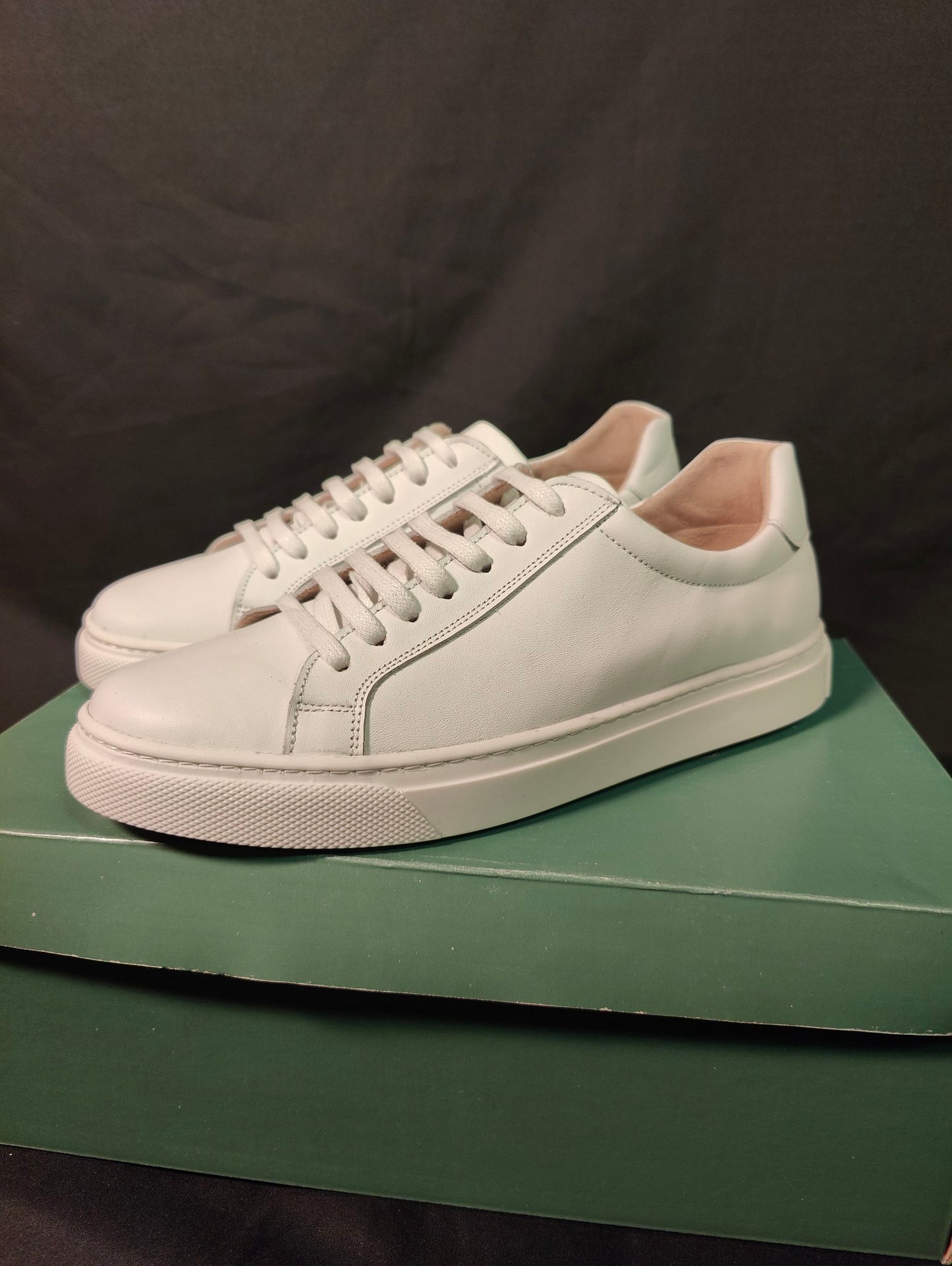 CHAUSSURE SNEAKER MEDICALE EN CUIRE NOIRE ET BLANC